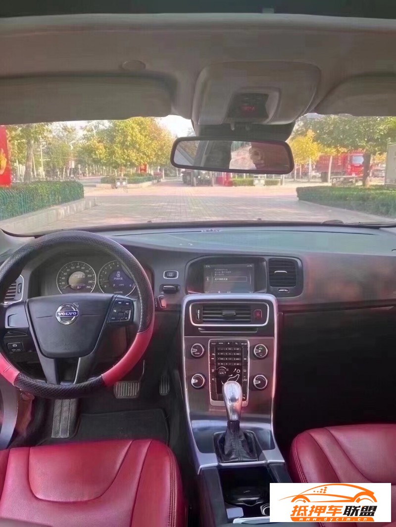  13年沃爾沃S60轎車 