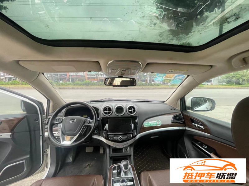  15年比亞迪唐轎車 