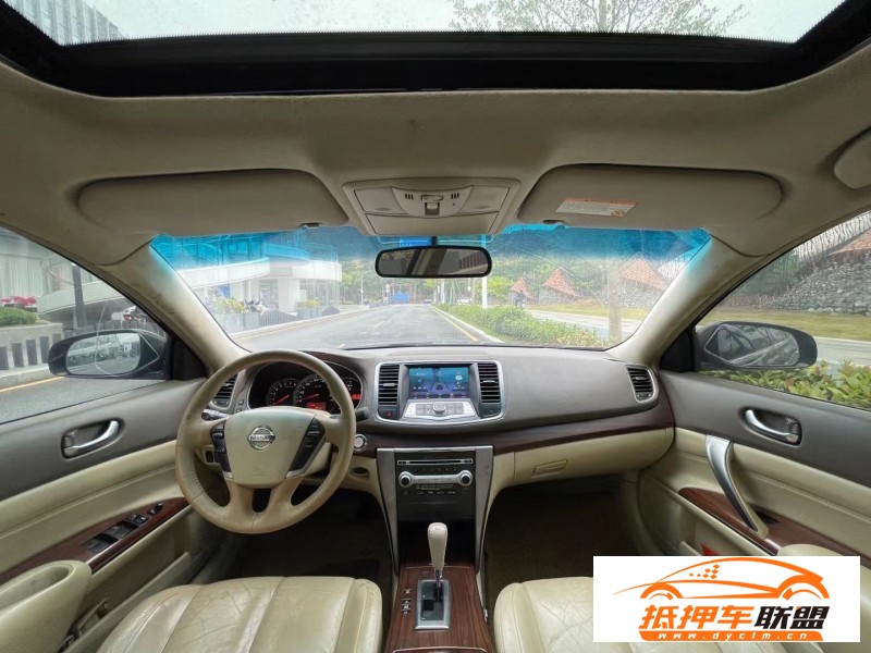  10年日產(chǎn)天籟轎車 