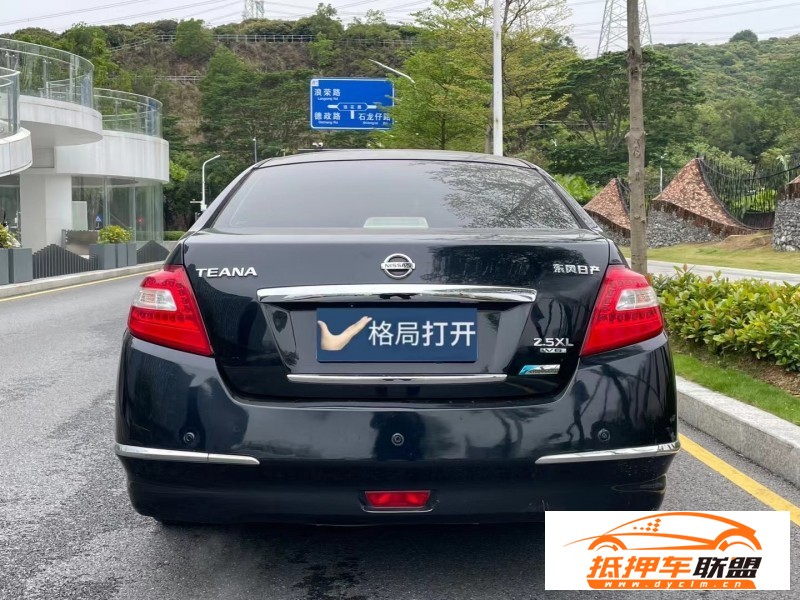  10年日產(chǎn)天籟轎車 