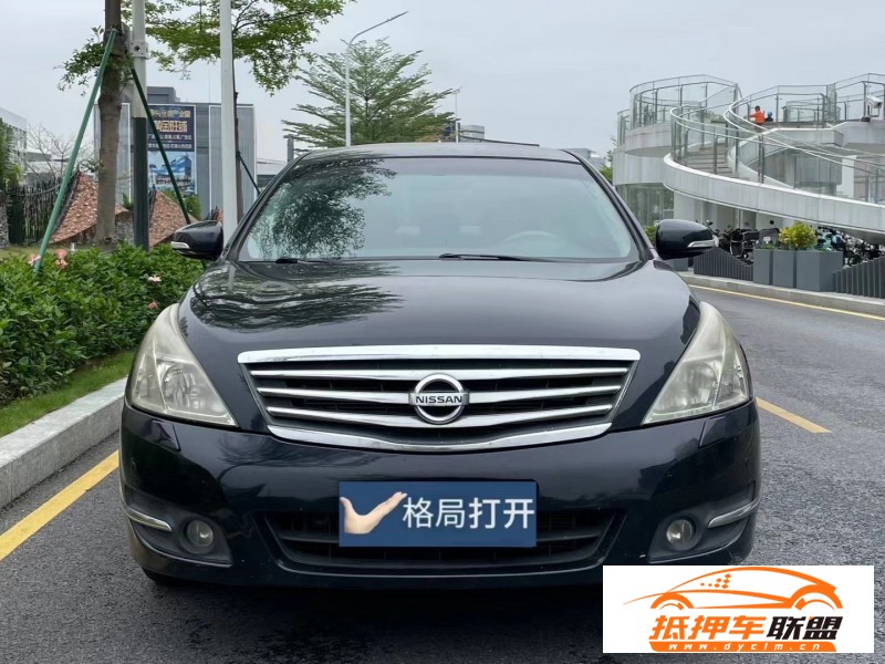  10年日產(chǎn)天籟轎車 