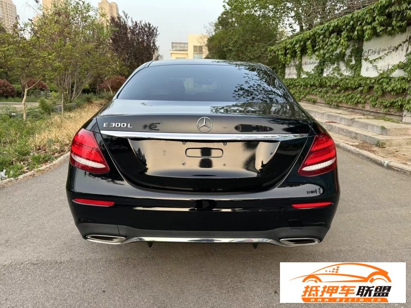  18年奔馳E轎車 