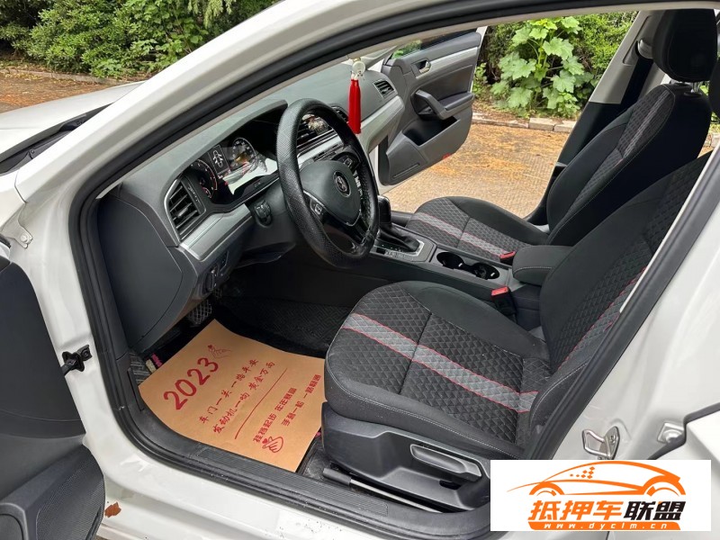  19年大眾凌渡轎車 