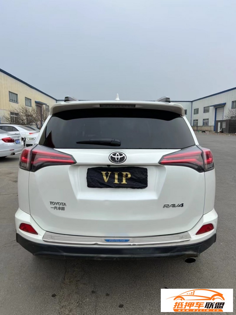  17年豐田RAV4轎車 