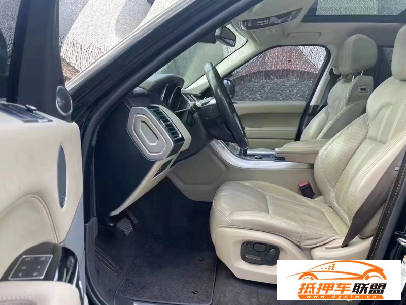  15年路虎攬勝運(yùn)動(dòng)轎車 