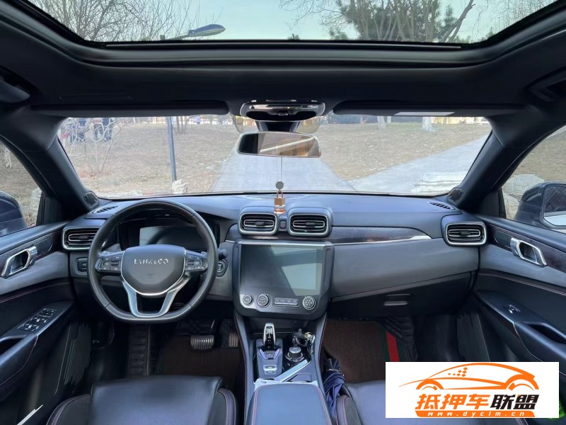 20年領(lǐng)克03轎車 