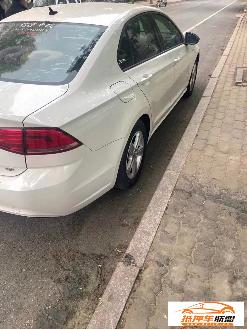  15年大眾凌渡轎車 