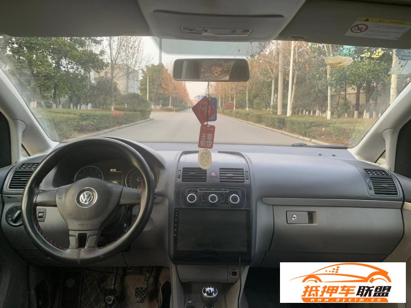  15年大眾途安轎車 