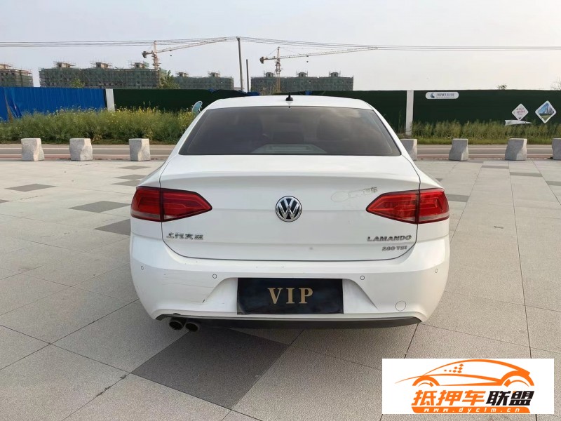  17年大眾凌渡轎車 