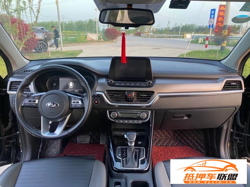  20年起亞智跑轎車 