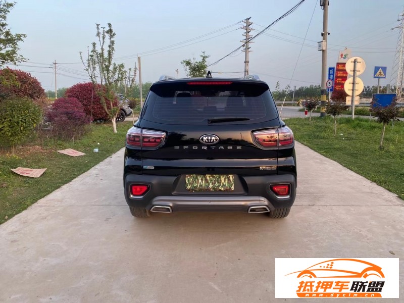  20年起亞智跑轎車 