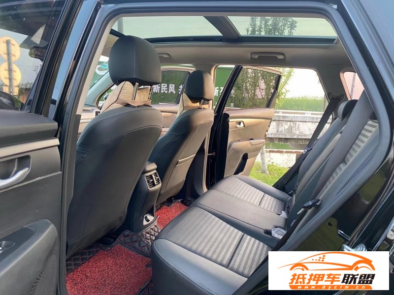  20年起亞智跑轎車 