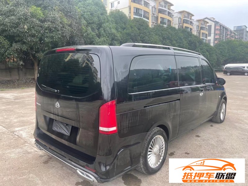  22年奔馳威霆轎車 