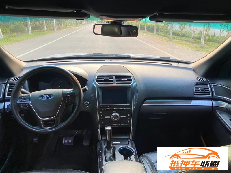  17年福特探險(xiǎn)者轎車 