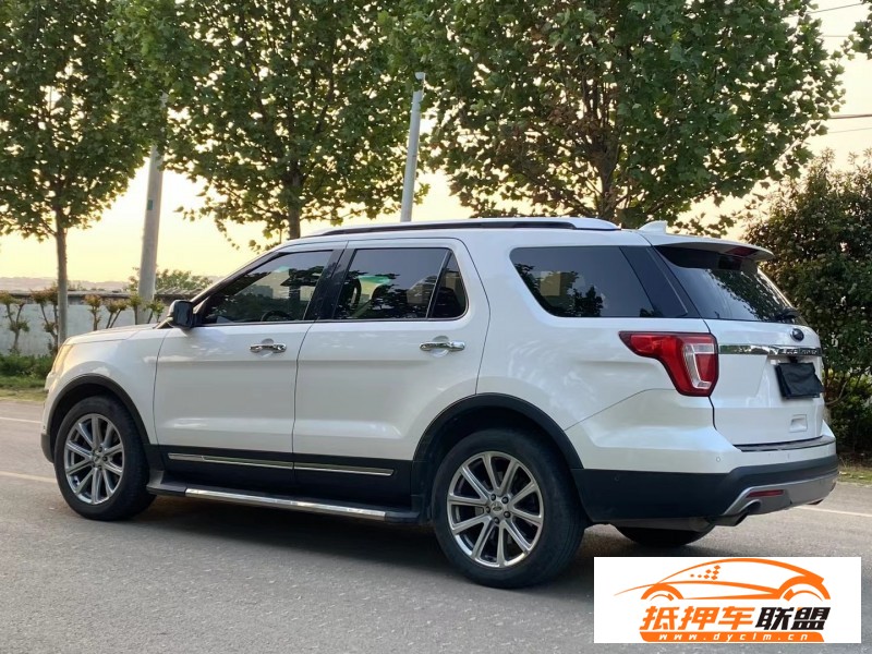  17年福特探險(xiǎn)者轎車 