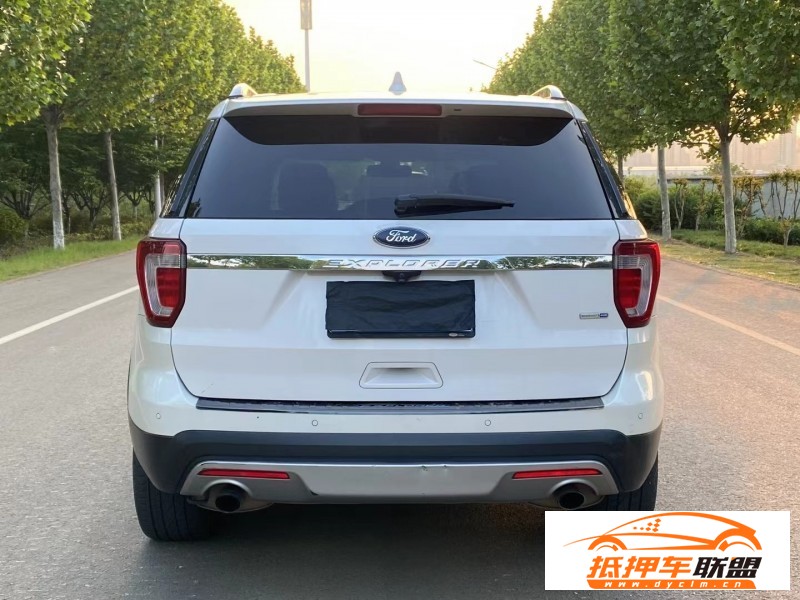  17年福特探險(xiǎn)者轎車 