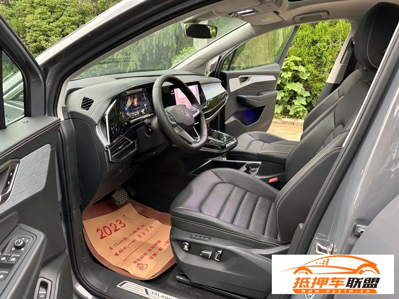  21年大眾攬鏡轎車 