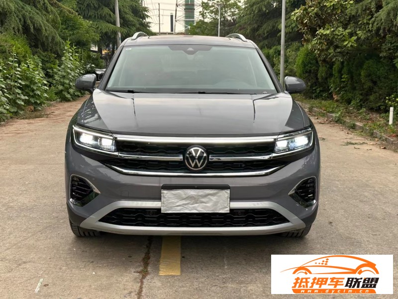 21年大眾攬鏡轎車 