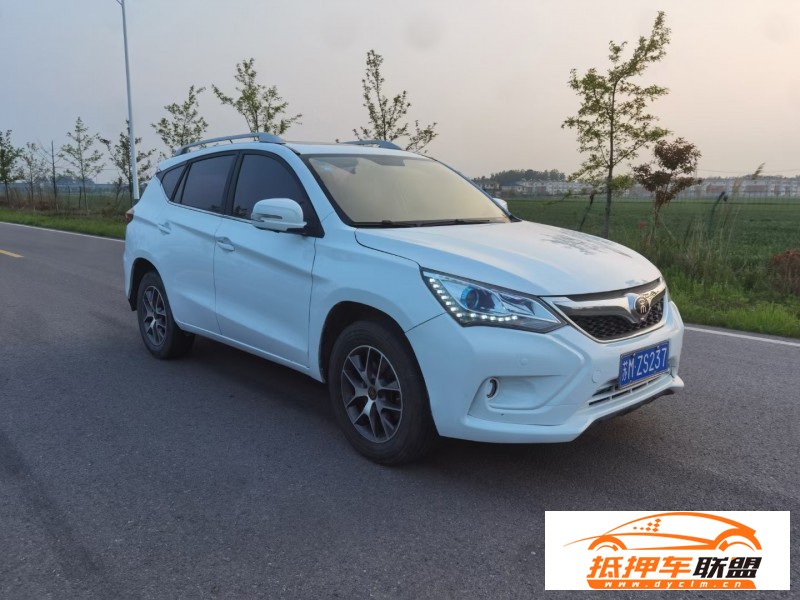  18年比亞迪宋轎車 