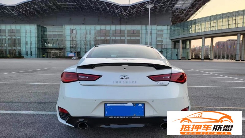  17年英菲尼迪Q60轎車 