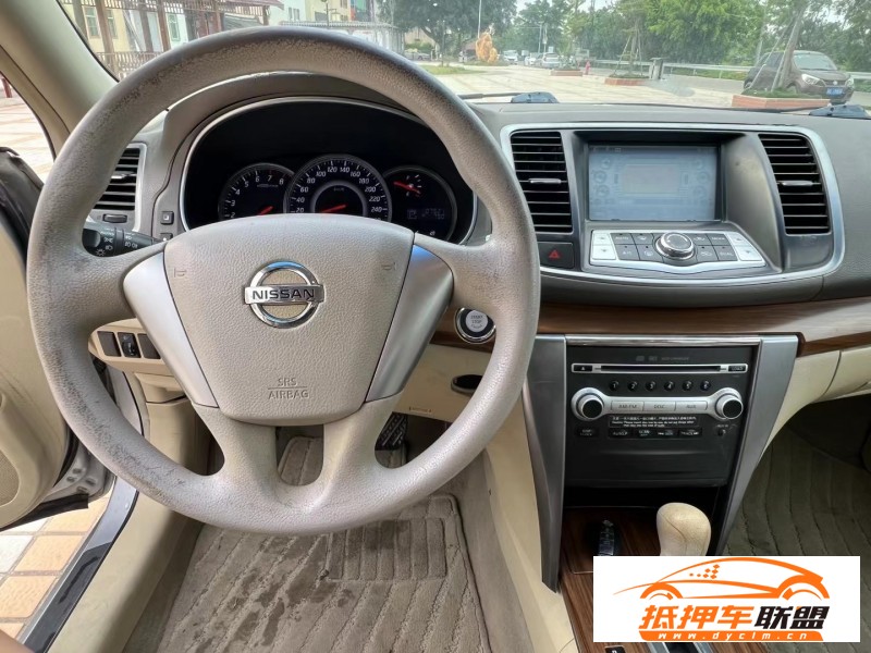  11年日產(chǎn)天籟轎車 