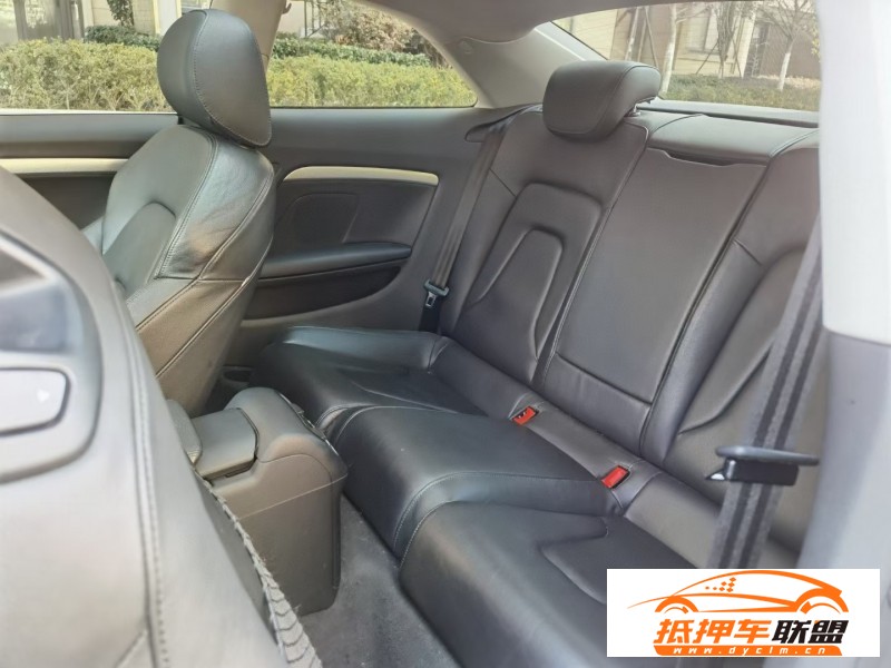  15年奧迪A5轎車 