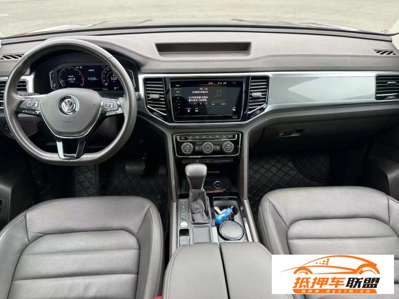  20年大眾途昂轎車 