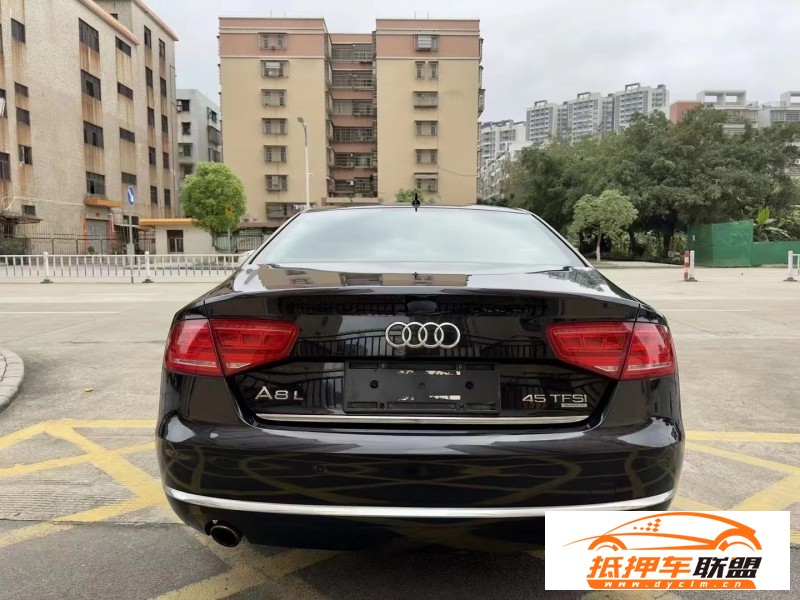  12年奧迪A8轎車 