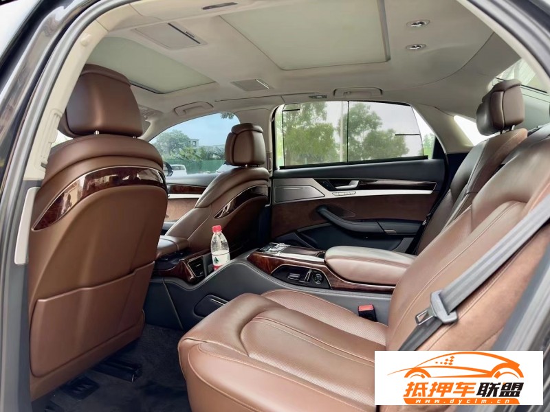  12年奧迪A8轎車 