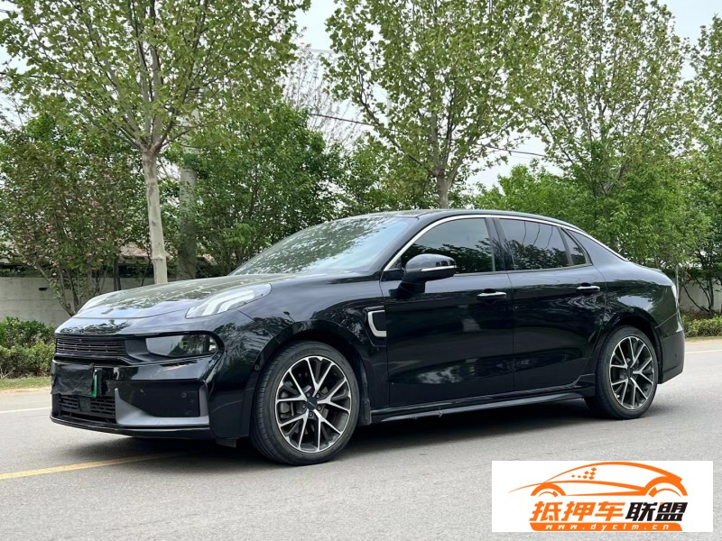  19年領(lǐng)克03轎車 