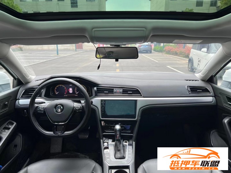  22年大眾凌渡轎車 