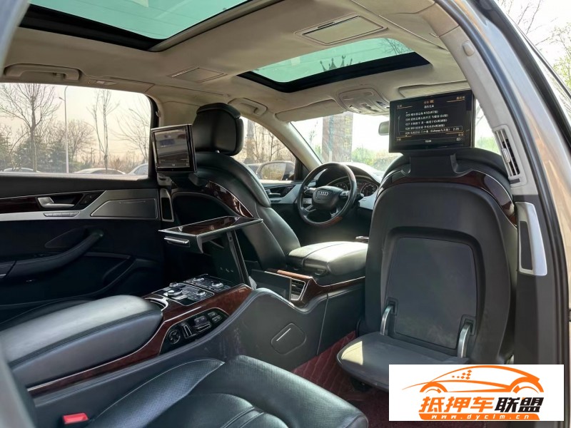  13年奧迪A8轎車 