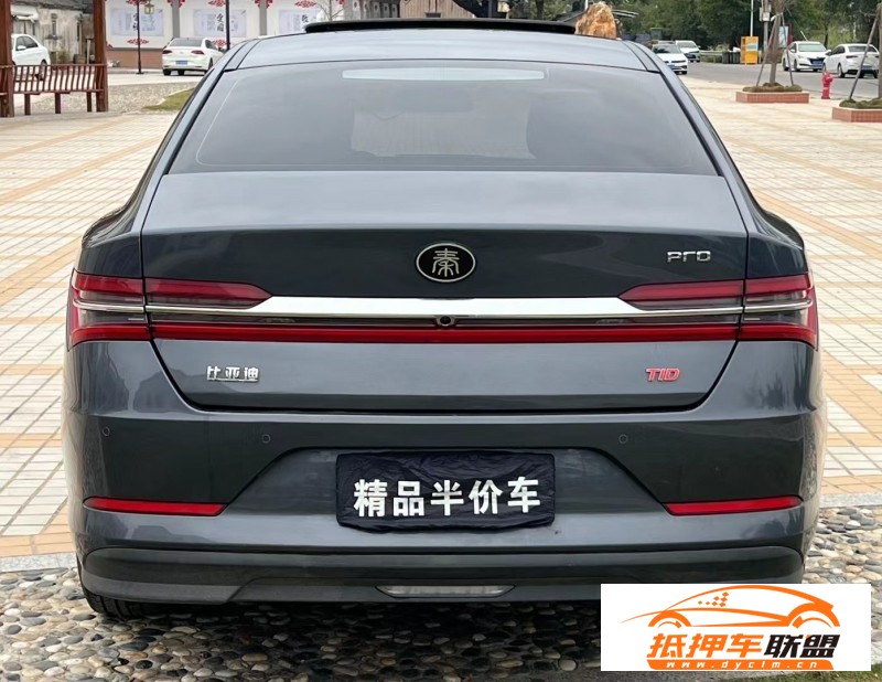  19年比亞迪秦轎車 