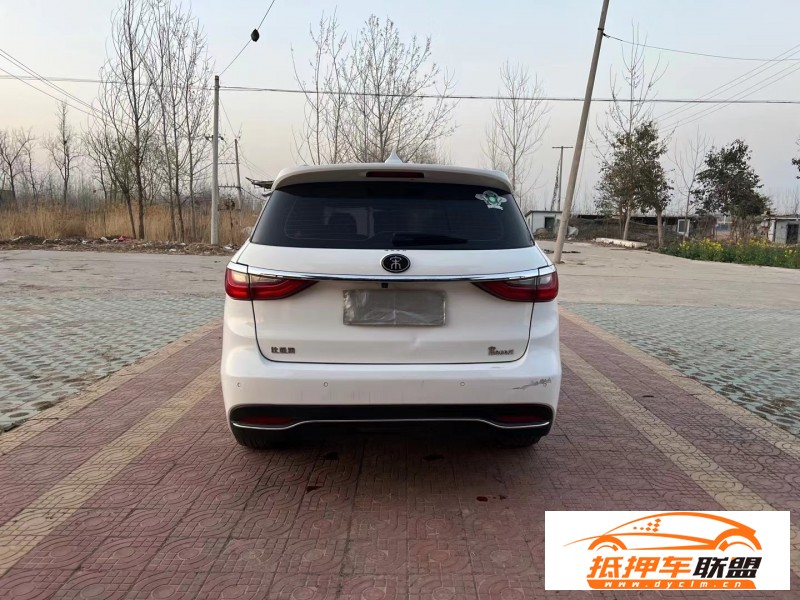  19年比亞迪宋轎車 