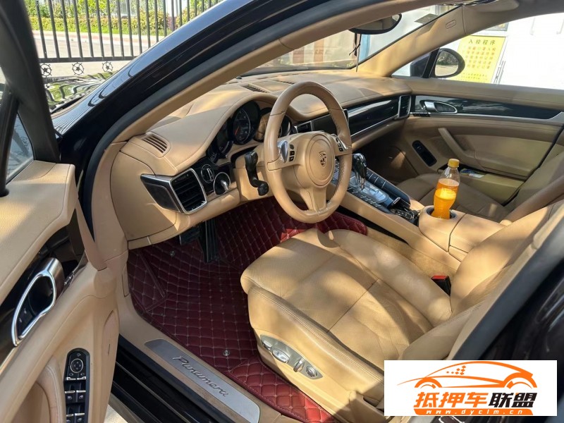  14年保時(shí)捷卡宴轎車(chē) 