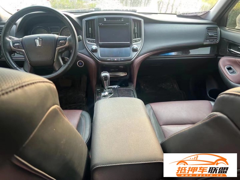  19年豐田皇冠轎車(chē) 