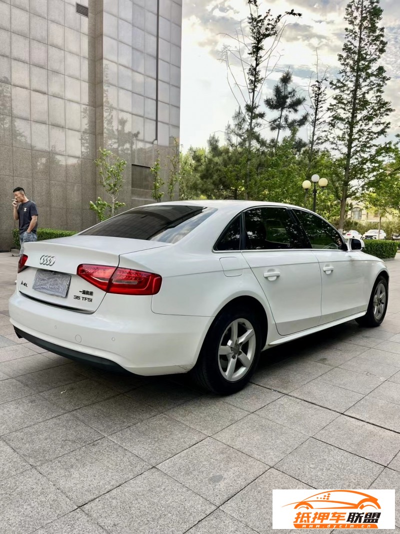  13年奧迪A4轎車 