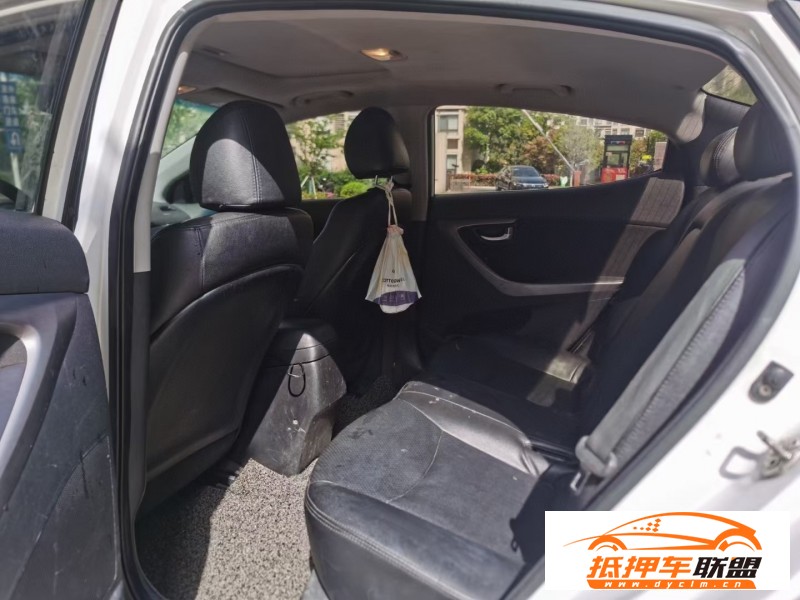  15年現(xiàn)代朗動轎車 