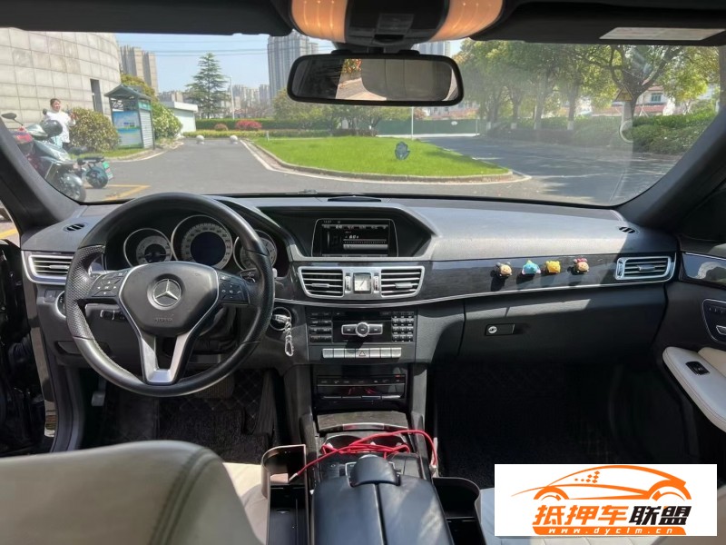  14年奔馳E轎車 
