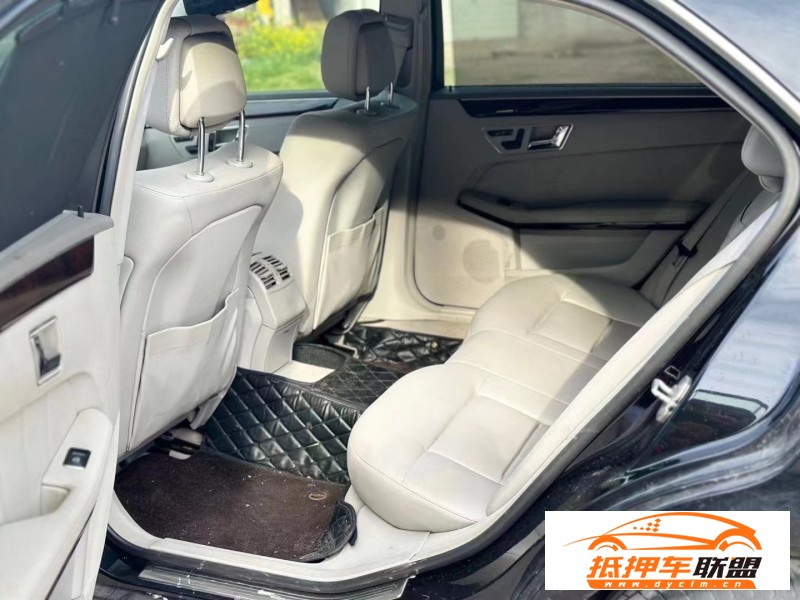  11年奔馳E轎車 