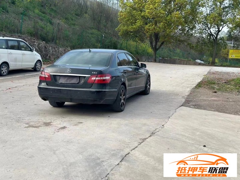  11年奔馳E轎車 