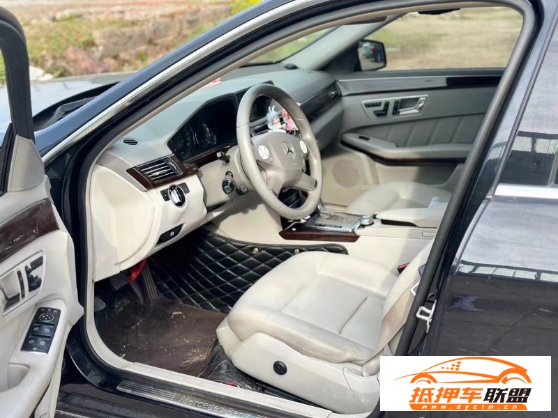  11年奔馳E轎車 
