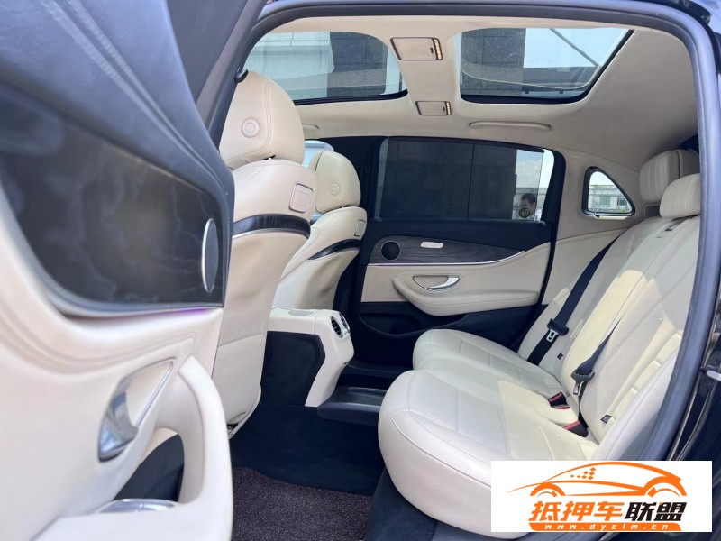  17年奔馳E轎車 