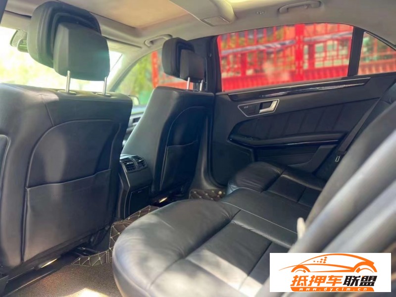  12年奔馳E轎車 