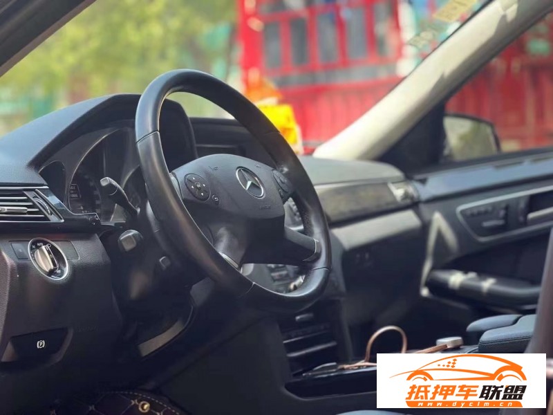  12年奔馳E轎車 