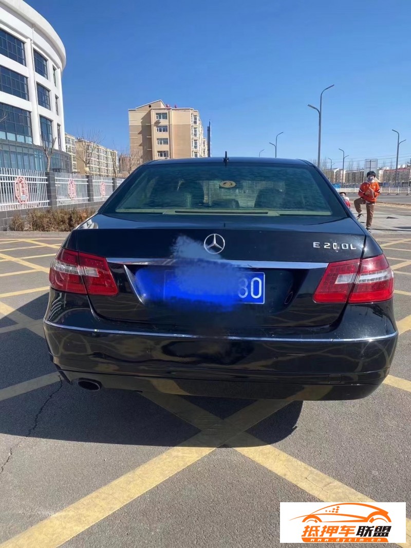 11年奔馳E轎車 