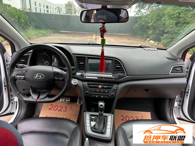  18年現(xiàn)代領(lǐng)動轎車 