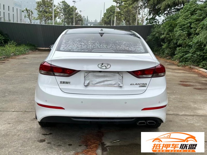  18年現(xiàn)代領(lǐng)動轎車 
