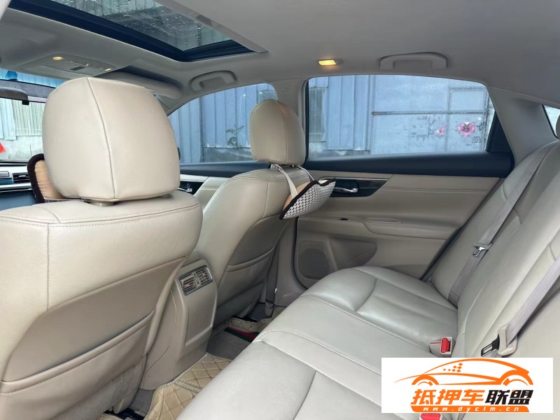  15年日產(chǎn)天籟轎車 