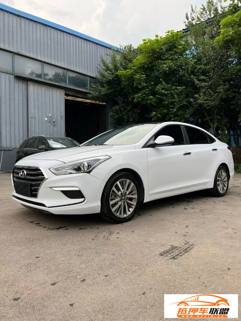  19年現(xiàn)代名圖轎車 